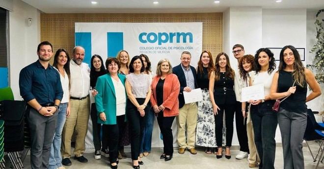 Estudiantes de la UCAM reciben premio del Colegio de Psicólogos