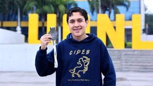 Estudiante del CIDEB gana medalla de plata en Olimpiada de Economía