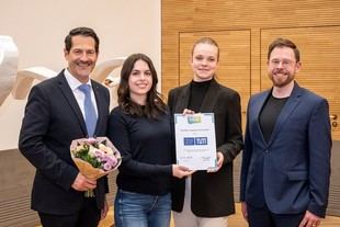 La TUM recibe el certificado de "Universidad Comprometida" por su apoyo al compromiso estudiantil