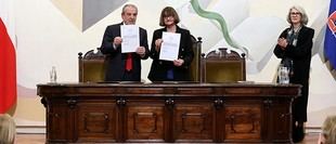 U. de Chile finaliza primera etapa de conservación del archivo de Eduardo Frei