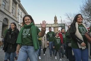 Caminhada solidaria de Natal en la U.Porto para recoger juguetes
