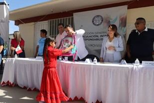 UACJ entrega útiles escolares a la colonia Tarahumara y promueve un acompañamiento educativo continuo