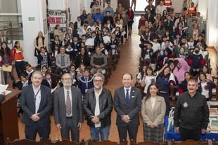 UAM entrega más de 6,500 libros a escuelas públicas en CDMX
