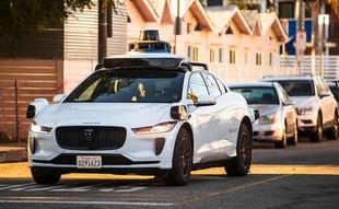 Reino Unido acelera las pruebas de taxis autónomos para 2026