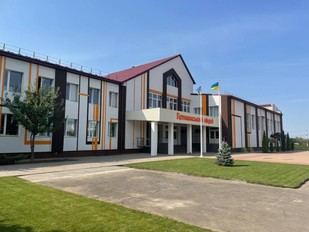 Reabre escuela ucraniana cerca de Kyiv tras renovación apoyada por la UE