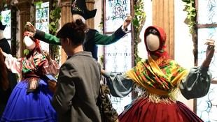 Últimos días para la exposición sobre la indumentaria gallega de Castelao