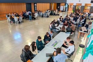 Más de un centenar de jóvenes se reúnen con investigadores en Málaga