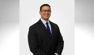 Premian a doctor de la Universidad Loyola por su tesis sobre integración en Centroamérica