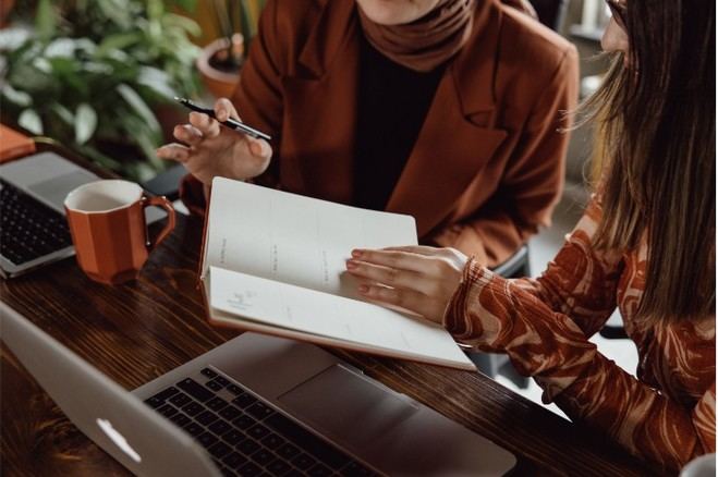 Los prejuicios sociales limitan el emprendimiento femenino, según un estudio de la Universidad de Sevilla