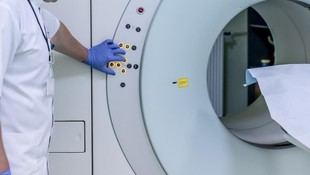 Nuevas alternativas para la producción de radioisótopos médicos sin uranio en reactores nucleares