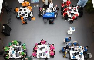 Estudiantes de la USAL compiten en hackathon sobre Inteligencia Artificial Generativa