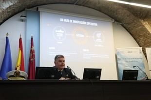 Participación de un ingeniero naval y mandos de la Armada en jornada de empleo de la ETSINO