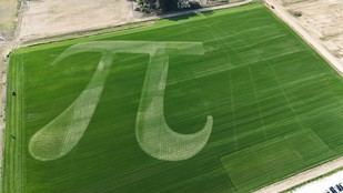 Universidad de Pisa celebra el Pi Day con un enorme símbolo de Pi Greco dibujado por un robot