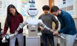 Un robot de la UC3M aprende a servir y recoger la mesa observando a humanos