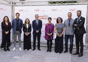 La Universitat de València recibe premio por su ponencia sobre longevidad y bienestar integral