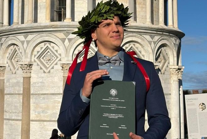 Filippo Ammannati se gradúa con 110 y matrícula de honor a pesar de su discapacidad visual