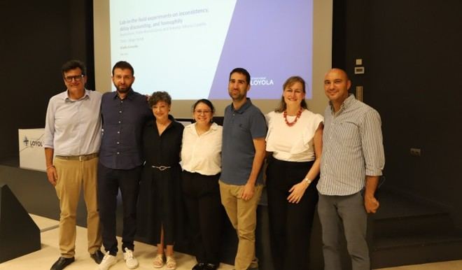 Investigación de la Universidad Loyola analiza preferencias adolescentes a través de experimentos económicos