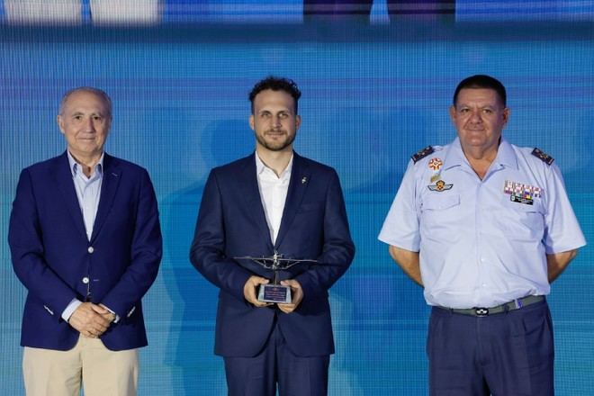 Premio del Ejército del Aire a tesis de la ETSIAE sobre navegación en cohetes