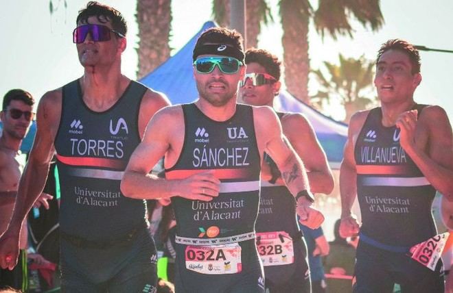Inauguración del doctorado en Ciencias de la Actividad Física con una tesis sobre triatlón