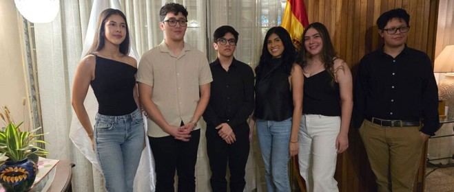 Cena de despedida para estudiantes salvadoreños que viajan a España