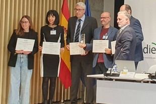 UNIVERSIDATA recibe premio por su contribución a la economía de datos