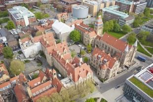 La Universidad de Manchester reconoce a cuatro líderes con grados honorarios en una ceremonia especial