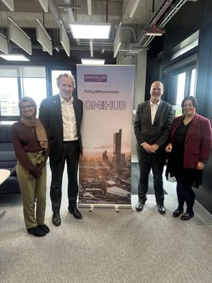 Mesa redonda en la Universidad de Manchester sobre el futuro de la fuerza laboral en salud