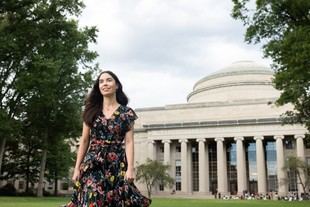 Matemática de MIT investiga el universo a través de la matemática
