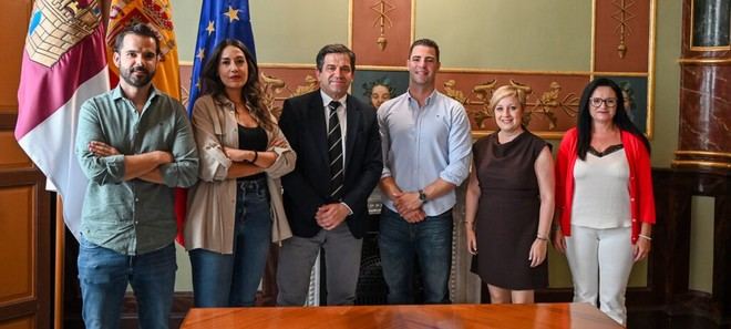Valverde destaca la necesidad de apoyar a los jóvenes emprendedores para modernizar la provincia