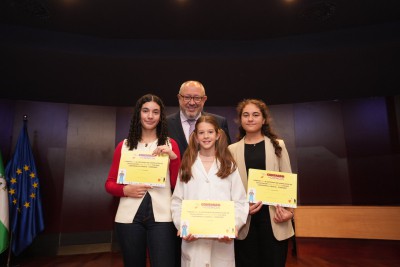Vídeo de la final del certamen 'Las que contarán la ciencia' en Córdoba