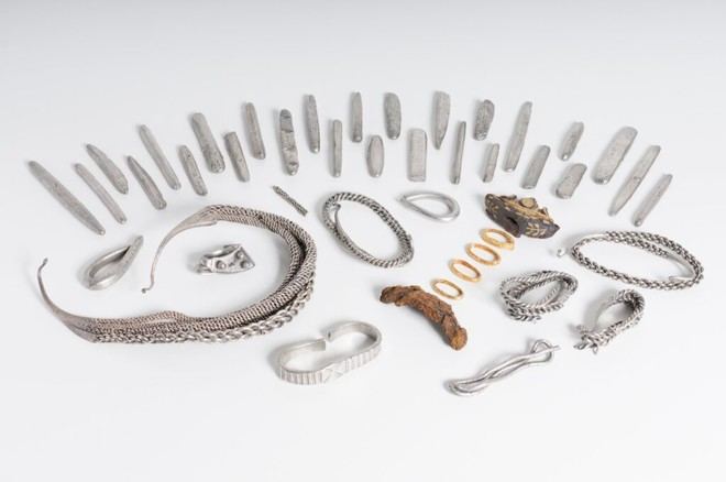 Descubren que un tesoro vikingo revela amplias redes comerciales entre Inglaterra y el mundo islámico