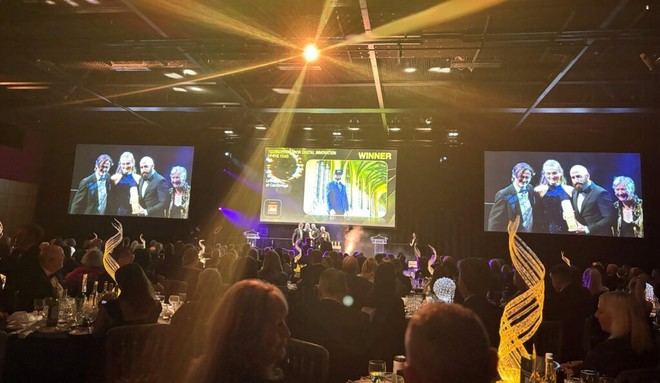 Plataforma de realidad virtual para hablar en público recibe premio en los THE Awards 2025