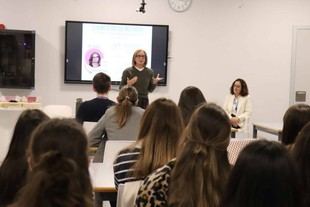 Virtudes Roig expone su enfoque humanista en la farmacia en la CEU UCH