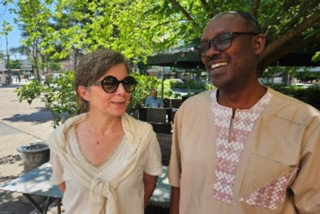 Visita de profesor rwandés a la Graduate School de París