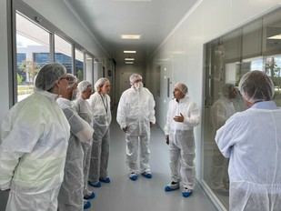 Visita institucional de la UdG a empresas farmacéuticas líderes