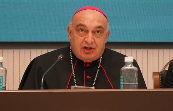 Benavent: 'Es inmoral criminalizar a alguien por su colectivo'