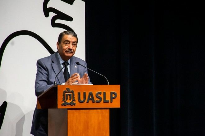 UASLP entrega cartas de pasante a egresados de Enfermería y Nutrición