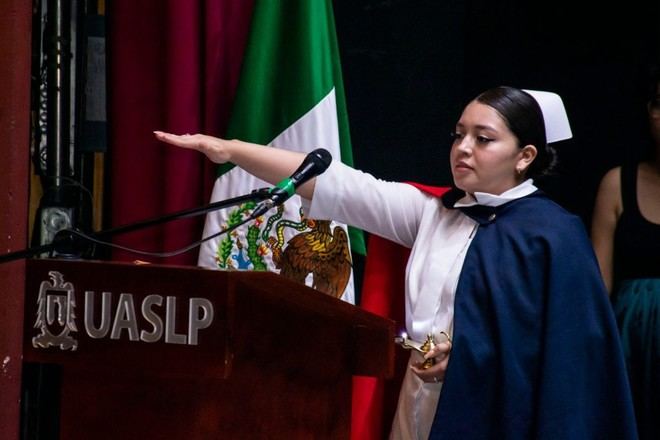 UAMRA otorga cartas de pasante y celebra Pase de Luz en Enfermería