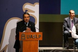 UASLP premia a estudiantes por su excelencia académica 2024-2025