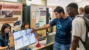 Feria de Robótica y Ciencia de Datos en la UPV reúne a 300 estudiantes con 65 proyectos innovadores