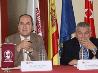  Manuel Figuerola, director de postgrado de la Universidad Nebrija, y Andres Encinas, presidente de la Asociación Española de Profesionales de Turismo - AEPT